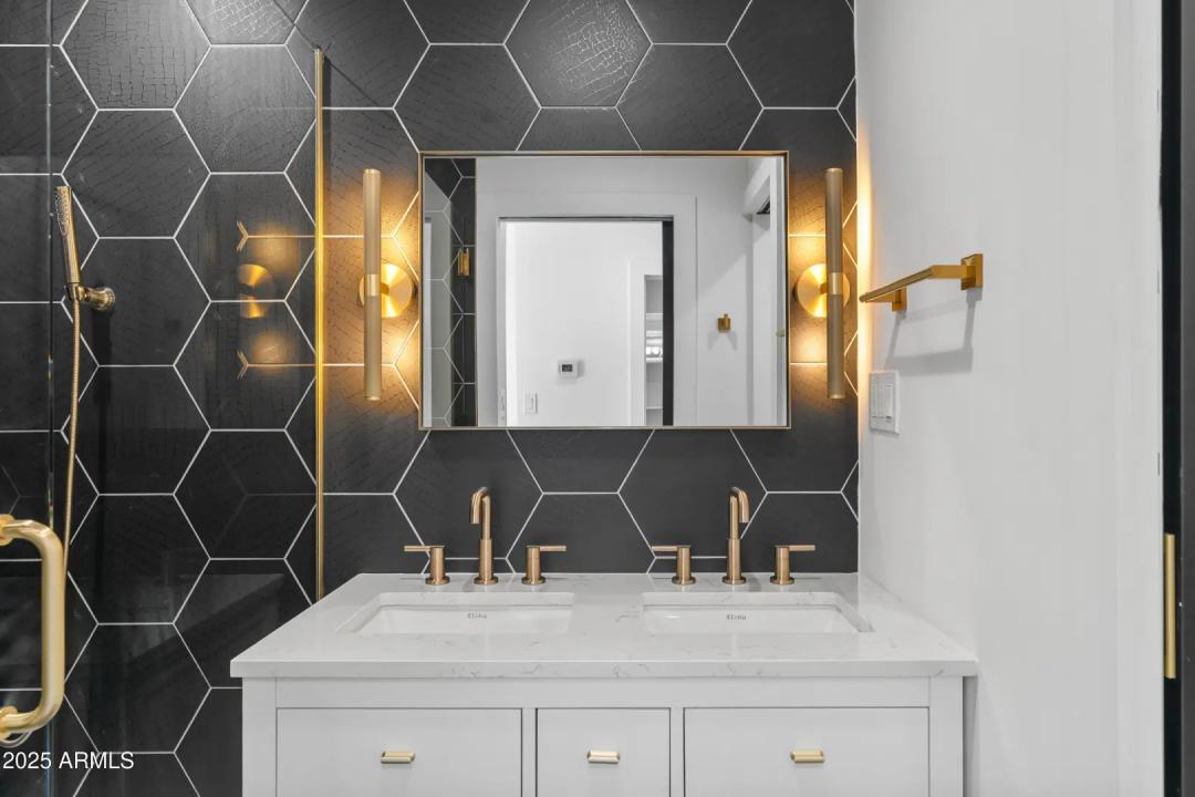 Real Estate Picture 15