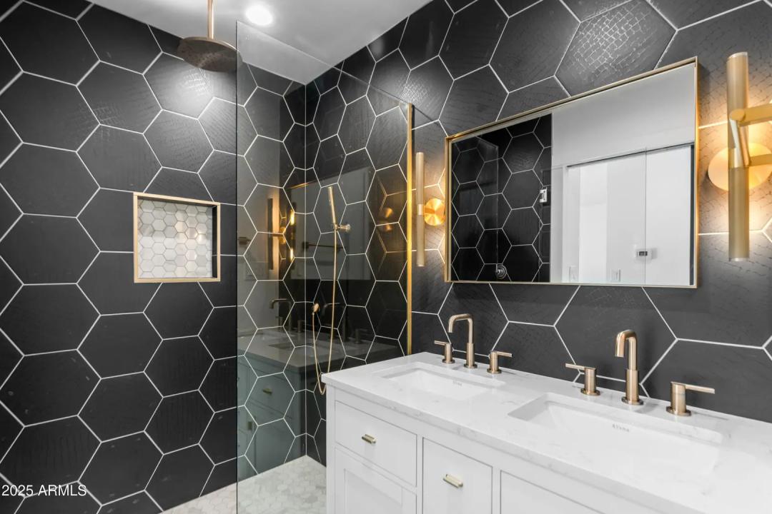 Real Estate Picture 16