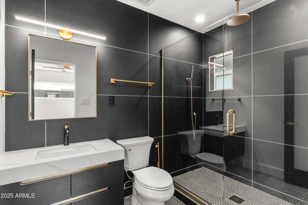 Real Estate Picture 24