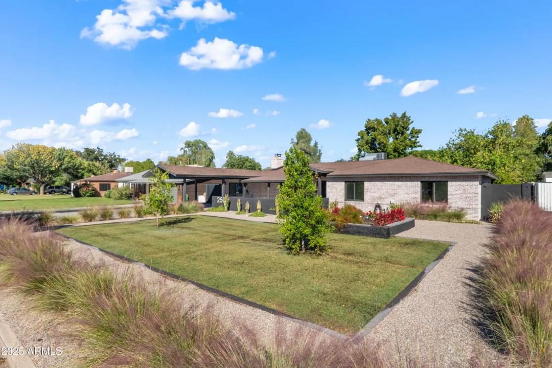 Real Estate Picture 3