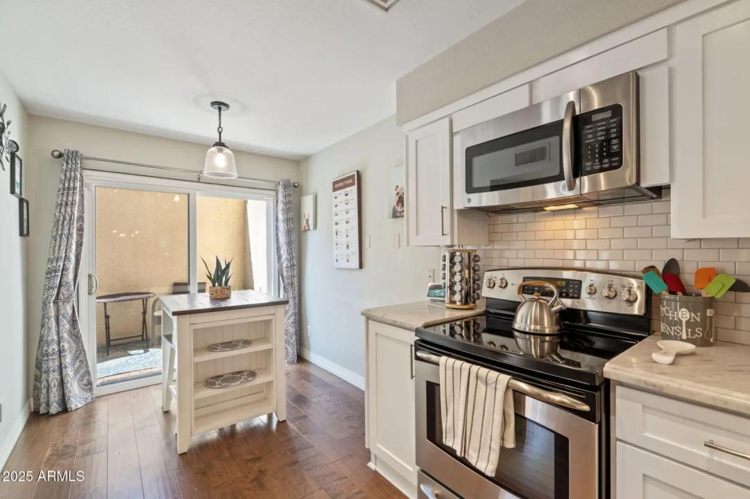 Real Estate Picture 8