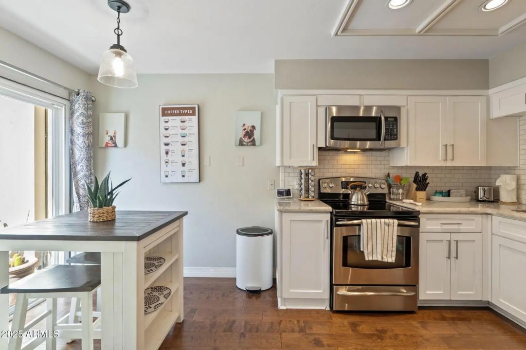 Real Estate Picture 9