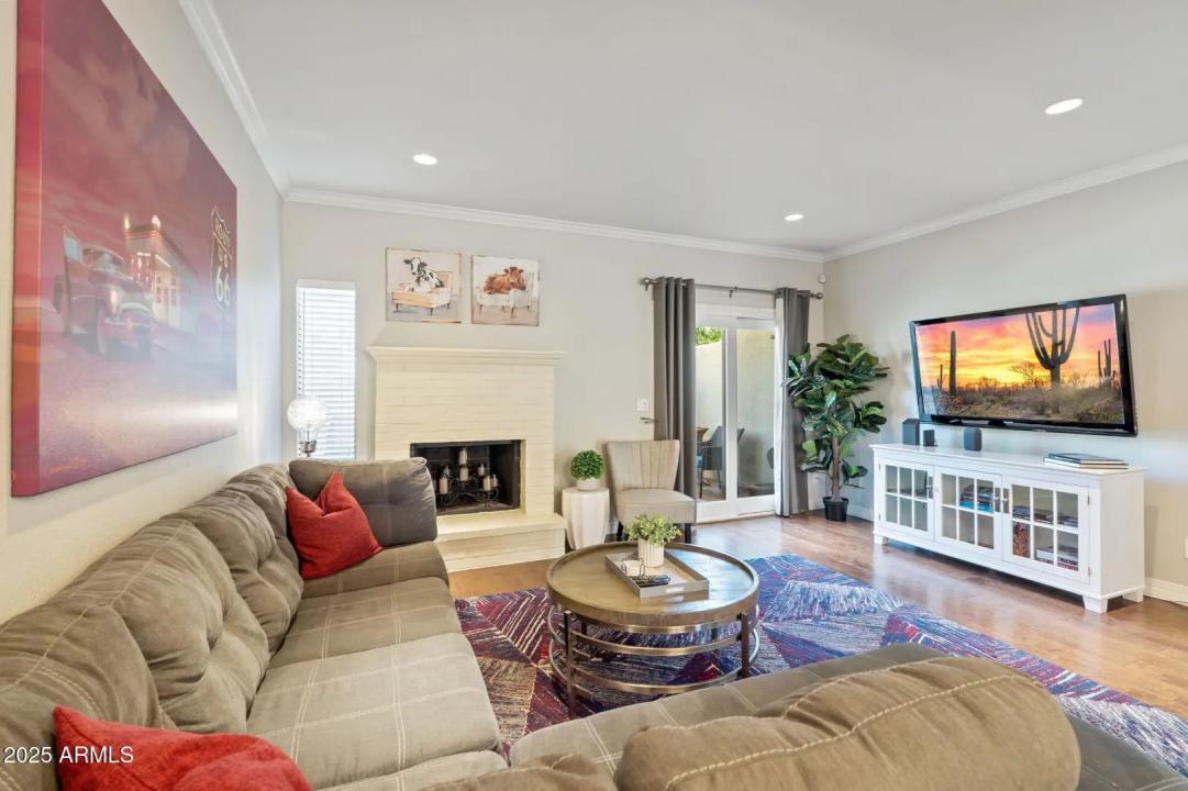 Real Estate Picture 12