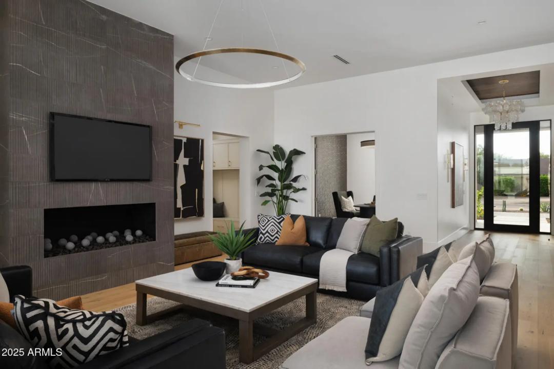 Real Estate Picture 4