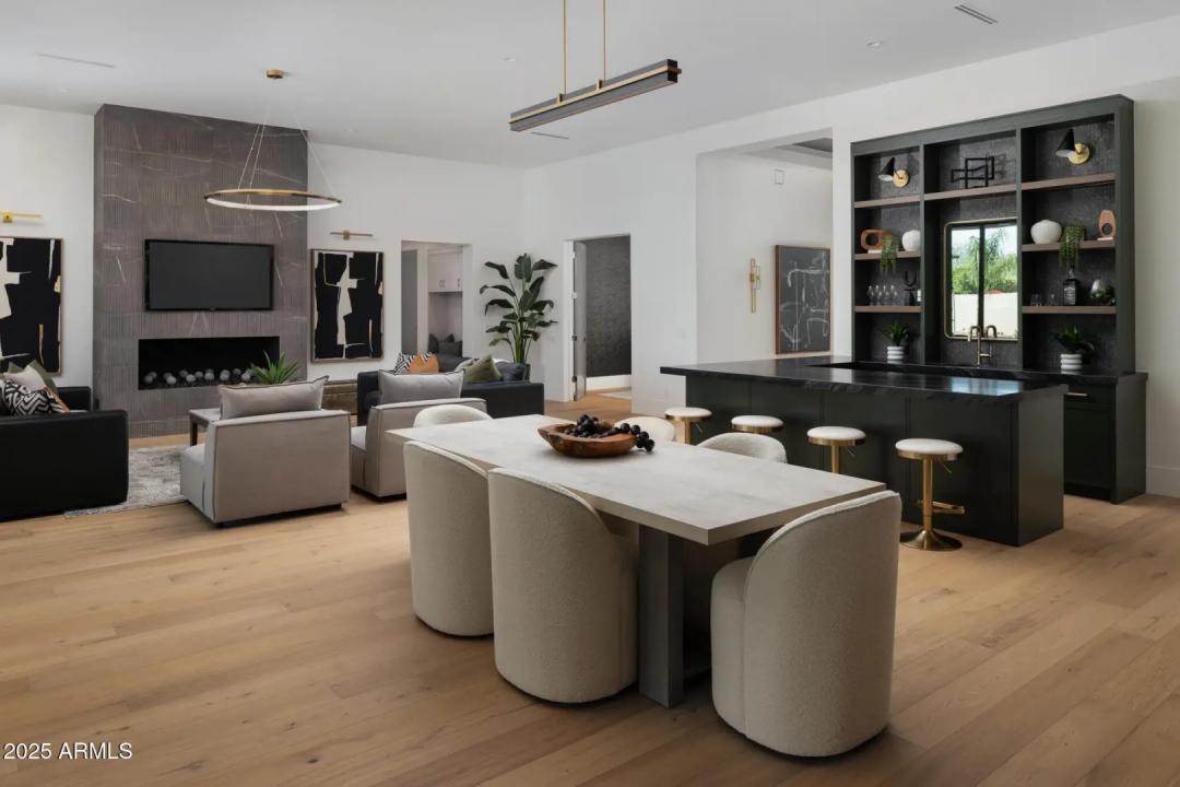 Real Estate Picture 7