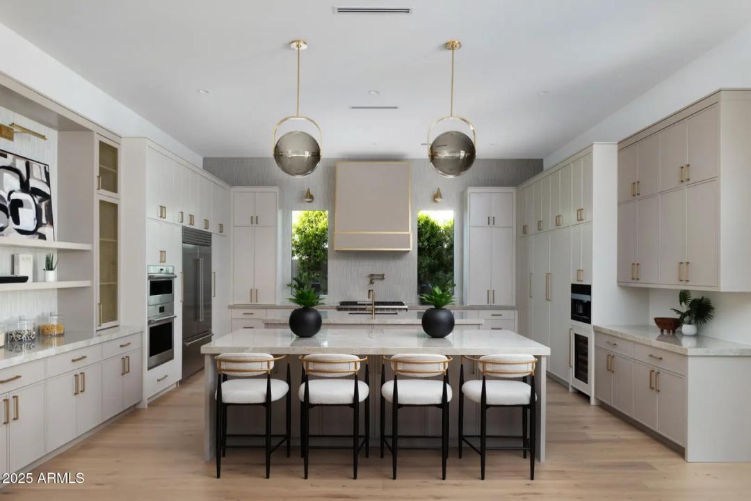 Real Estate Picture 8