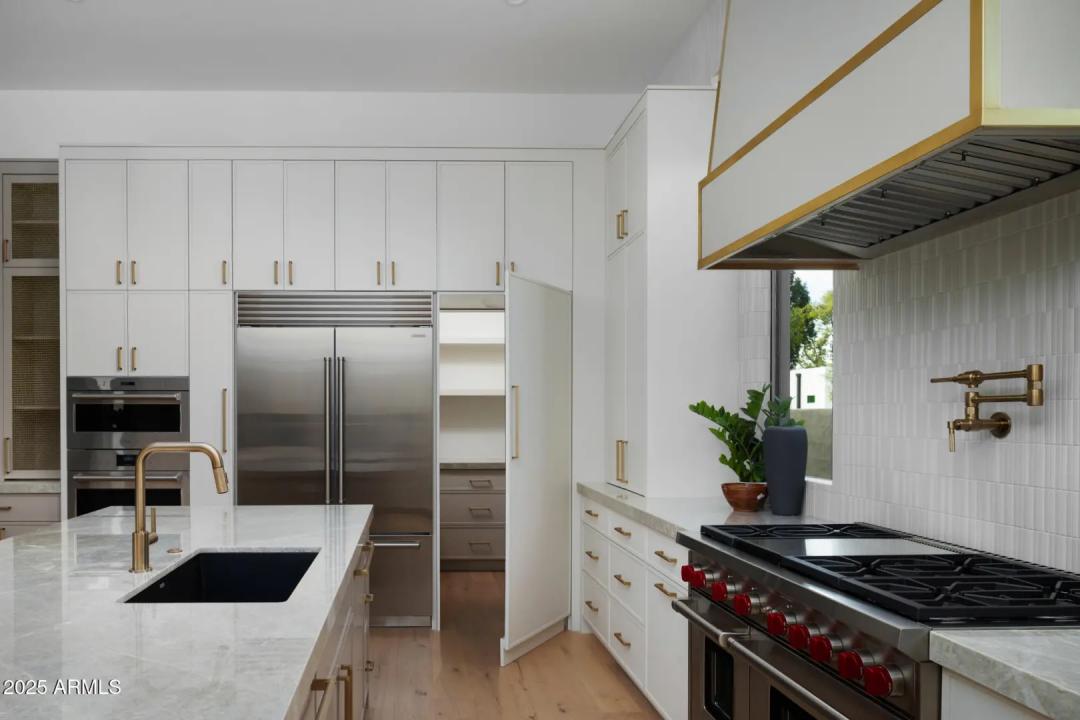 Real Estate Picture 11