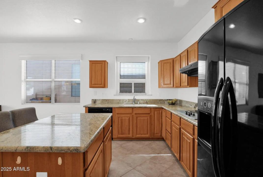 Real Estate Picture 4
