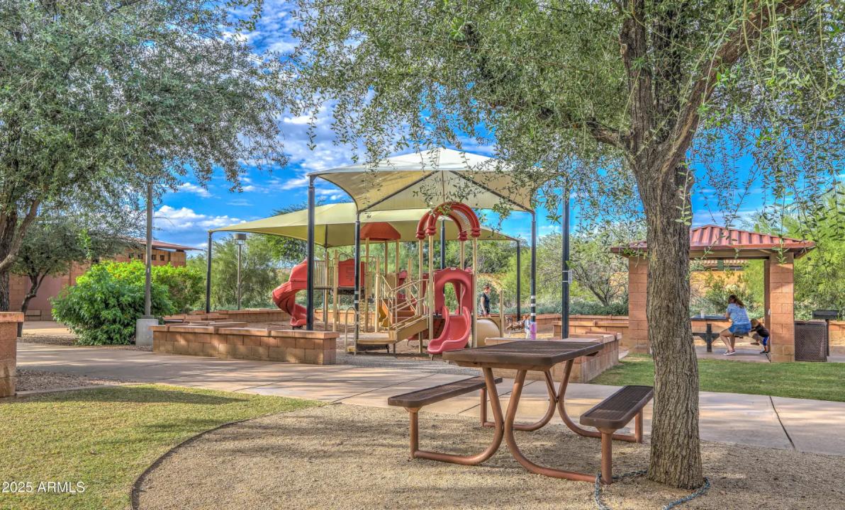 Real Estate Picture 40