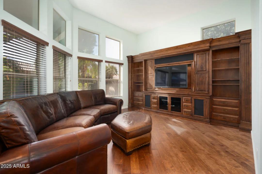 Real Estate Picture 6