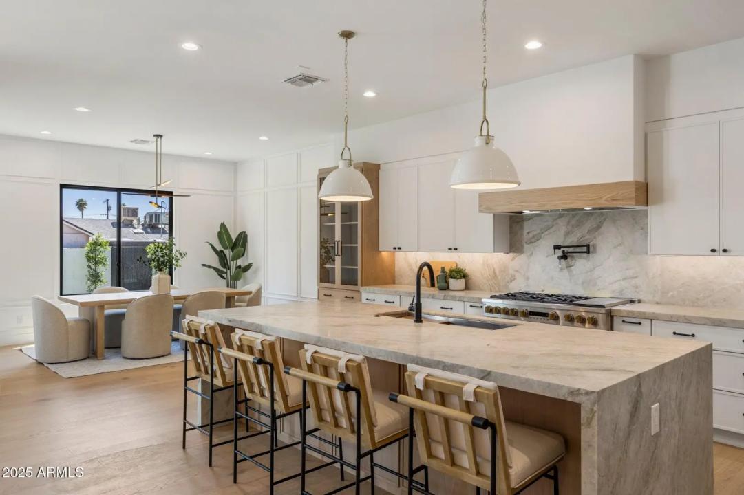 Real Estate Picture 4