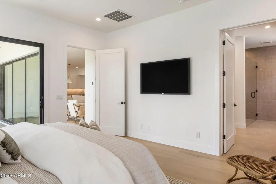 Real Estate Picture 8