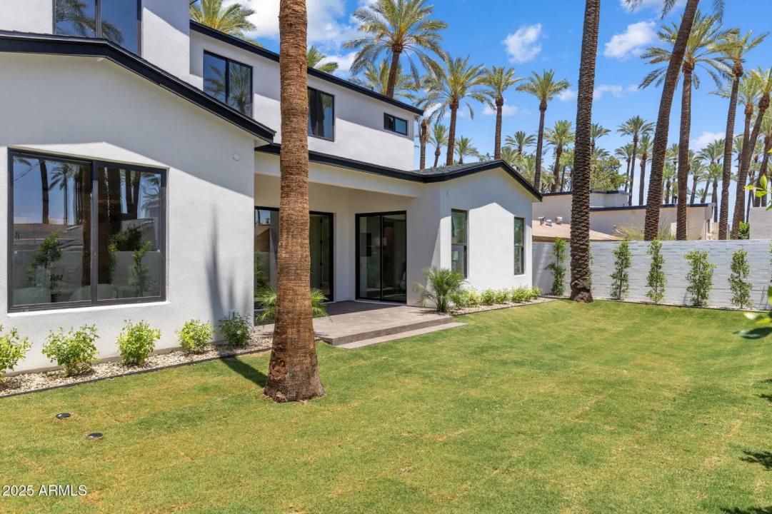 Real Estate Picture 12