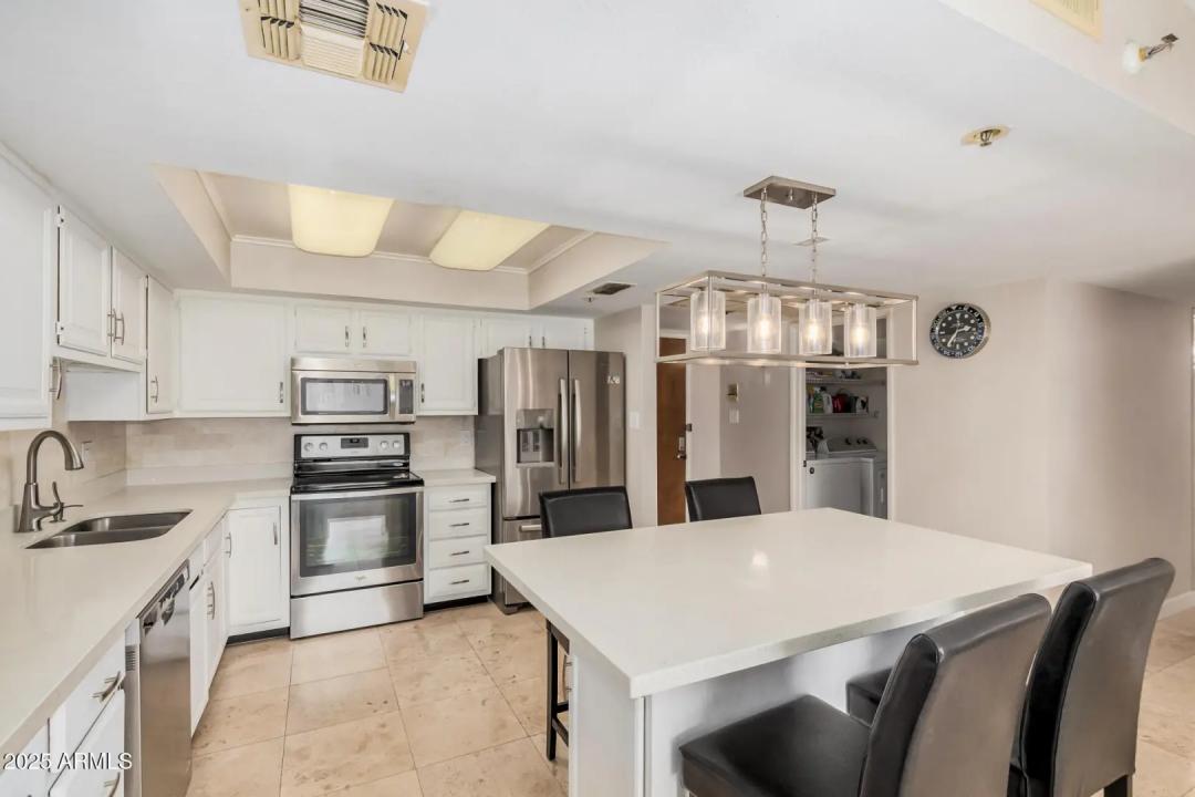 Real Estate Picture 7