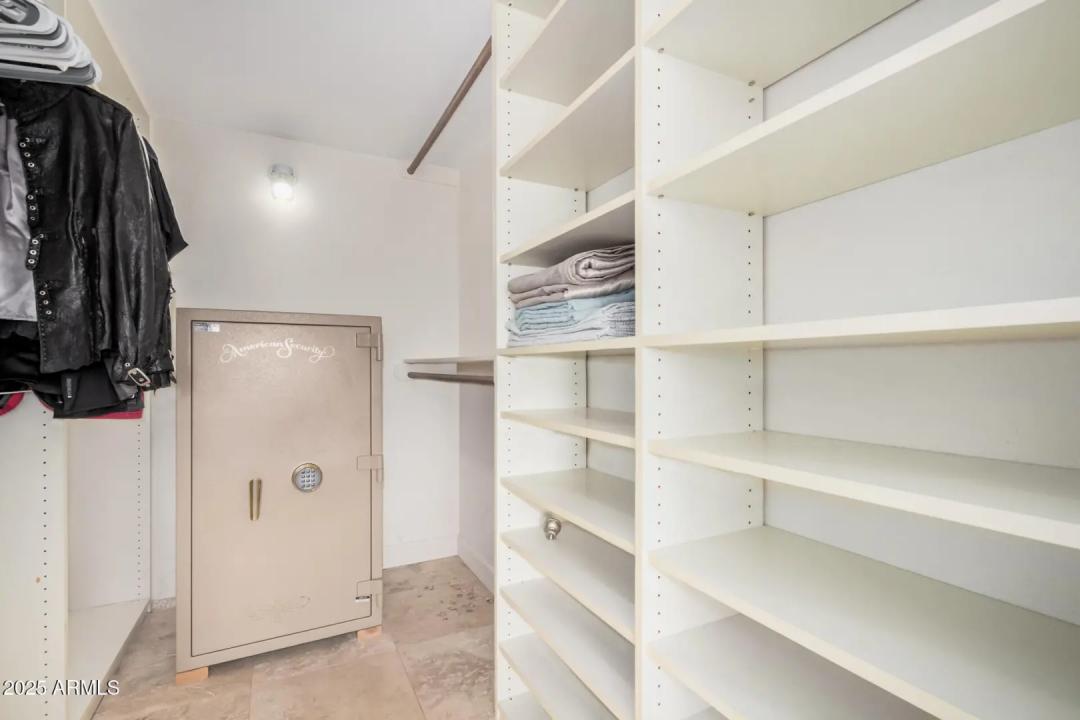 Real Estate Picture 11