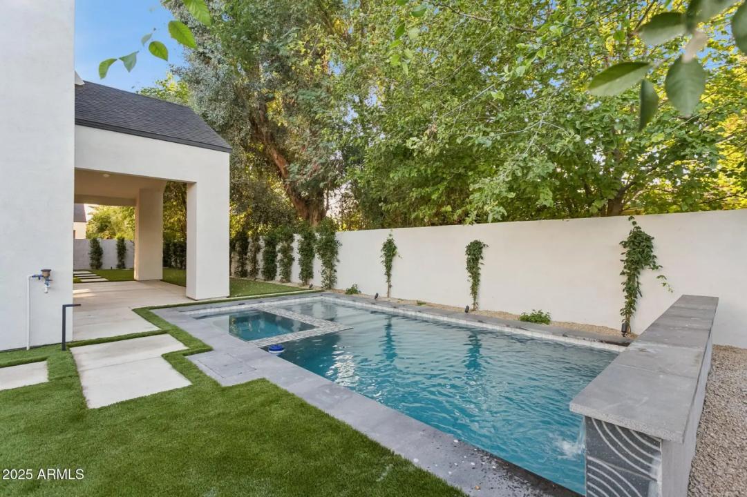 Real Estate Picture 38