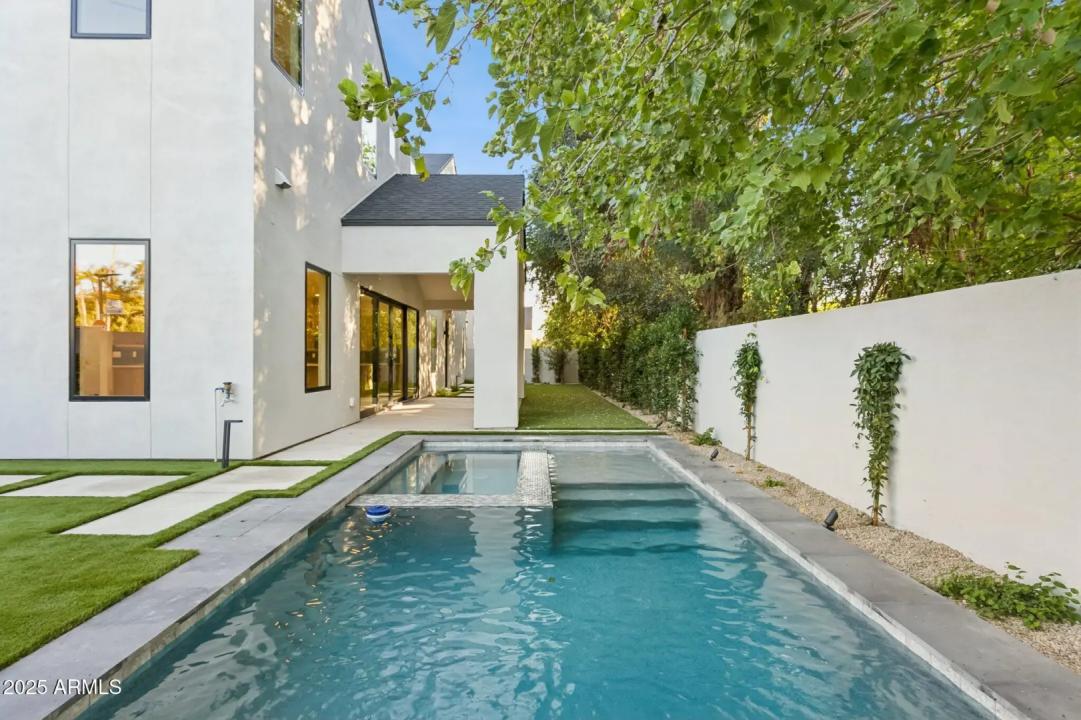 Real Estate Picture 39