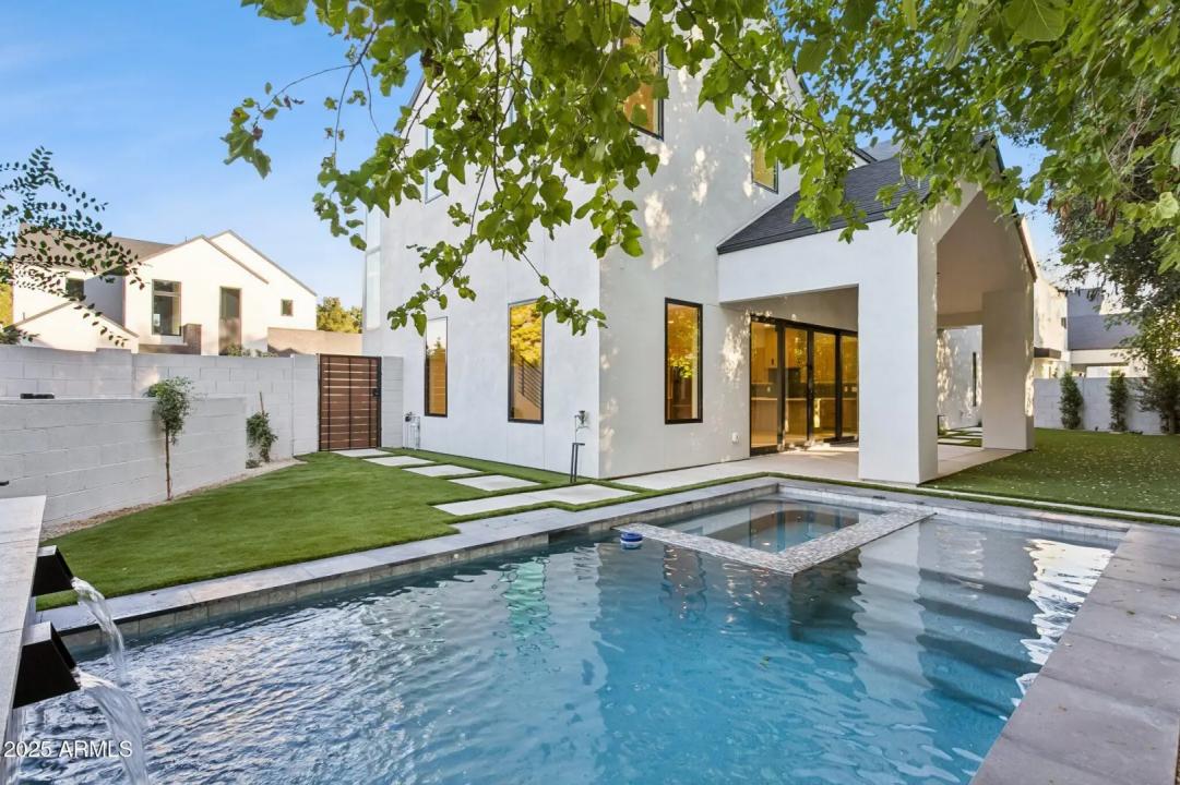 Real Estate Picture 3