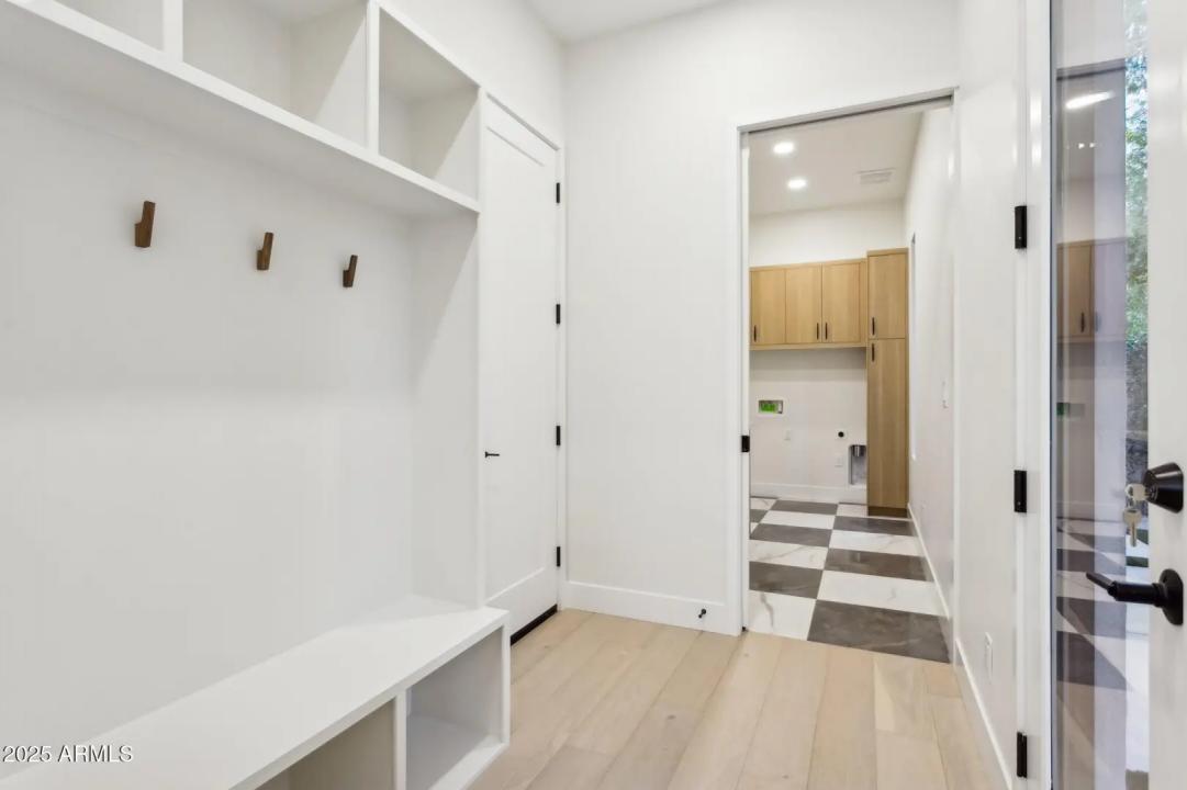 Real Estate Picture 24