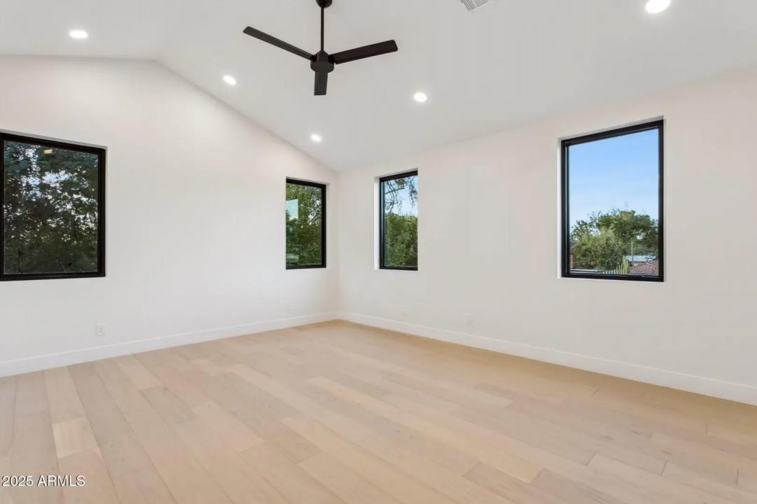 Real Estate Picture 25