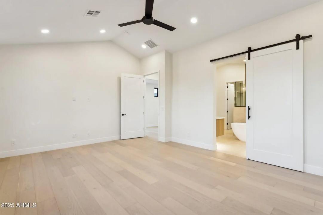 Real Estate Picture 14