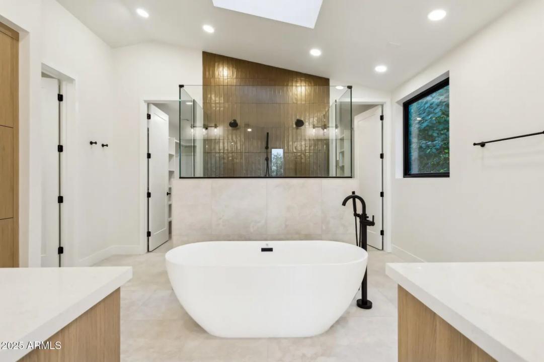 Real Estate Picture 15