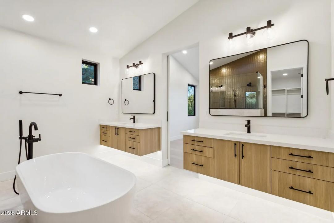 Real Estate Picture 16