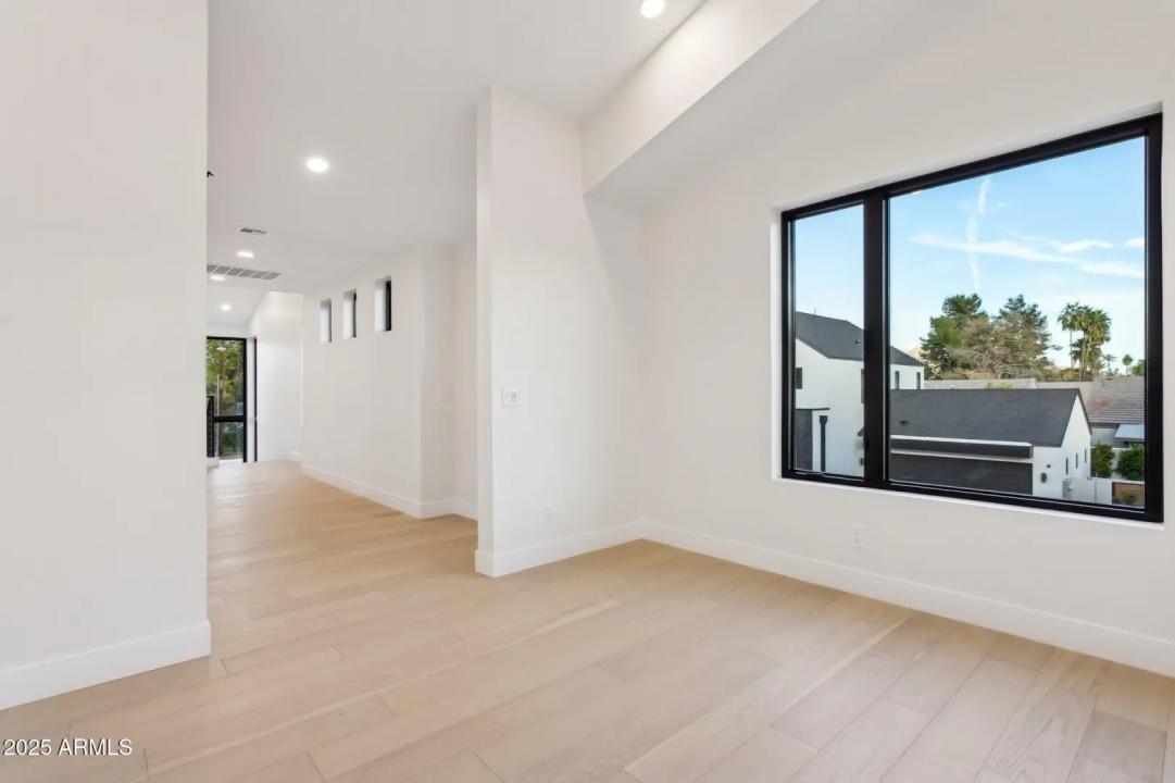 Real Estate Picture 33