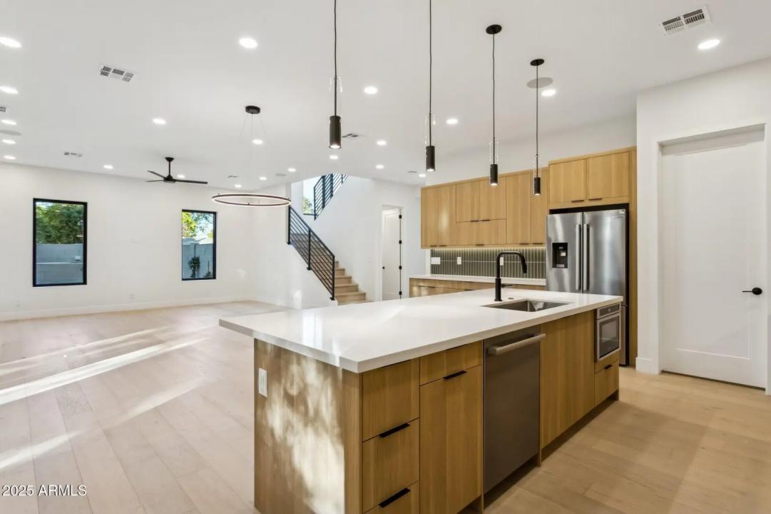 Real Estate Picture 7