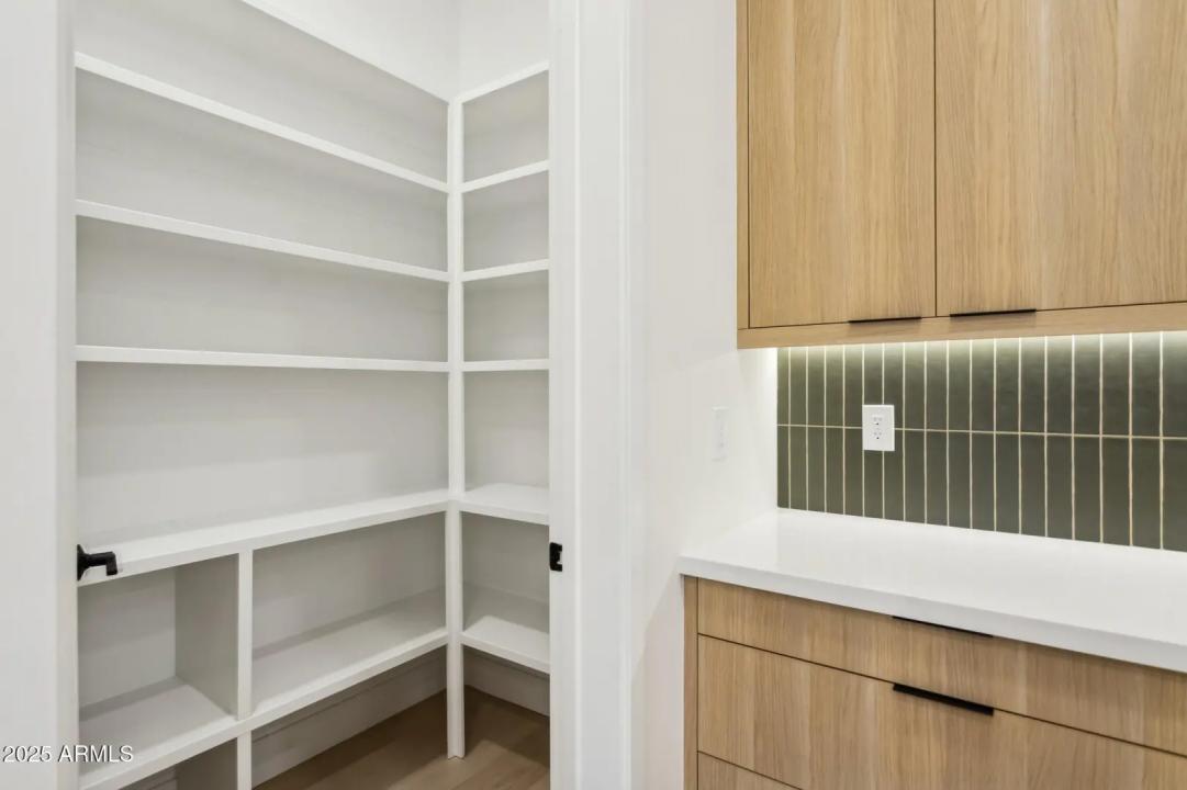 Real Estate Picture 12