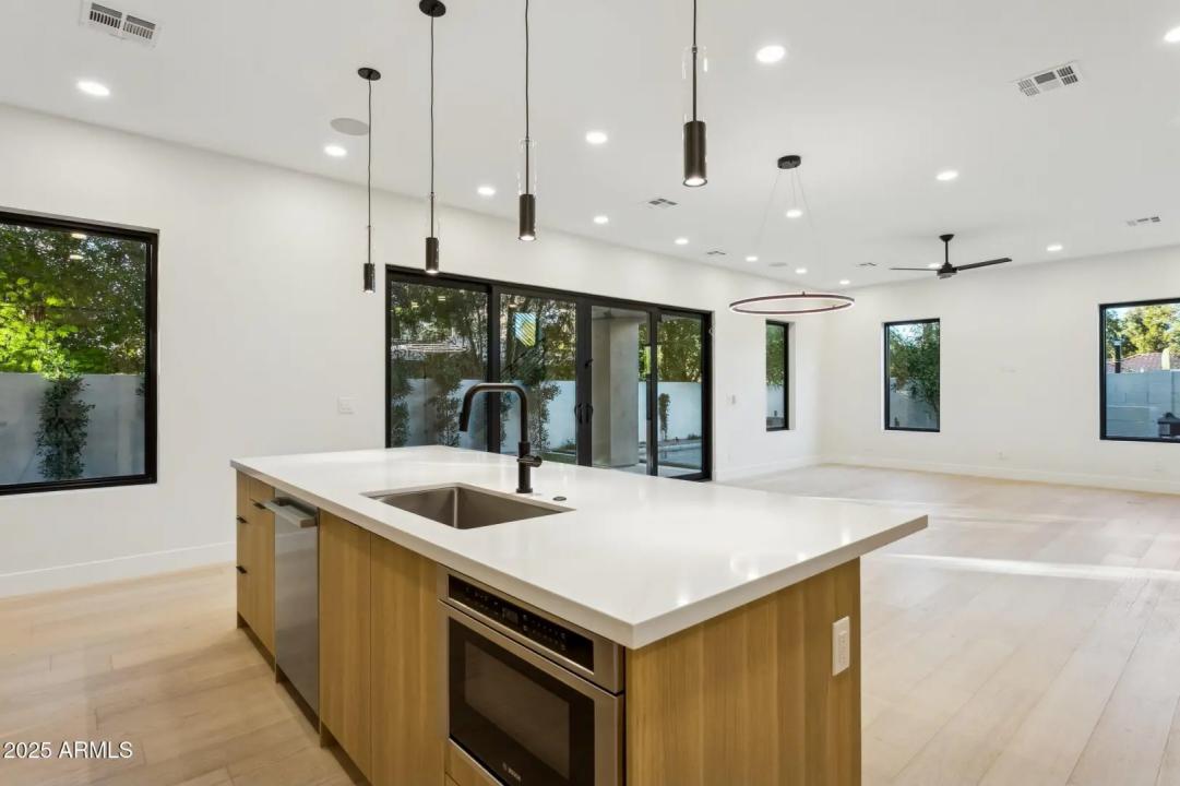 Real Estate Picture 9