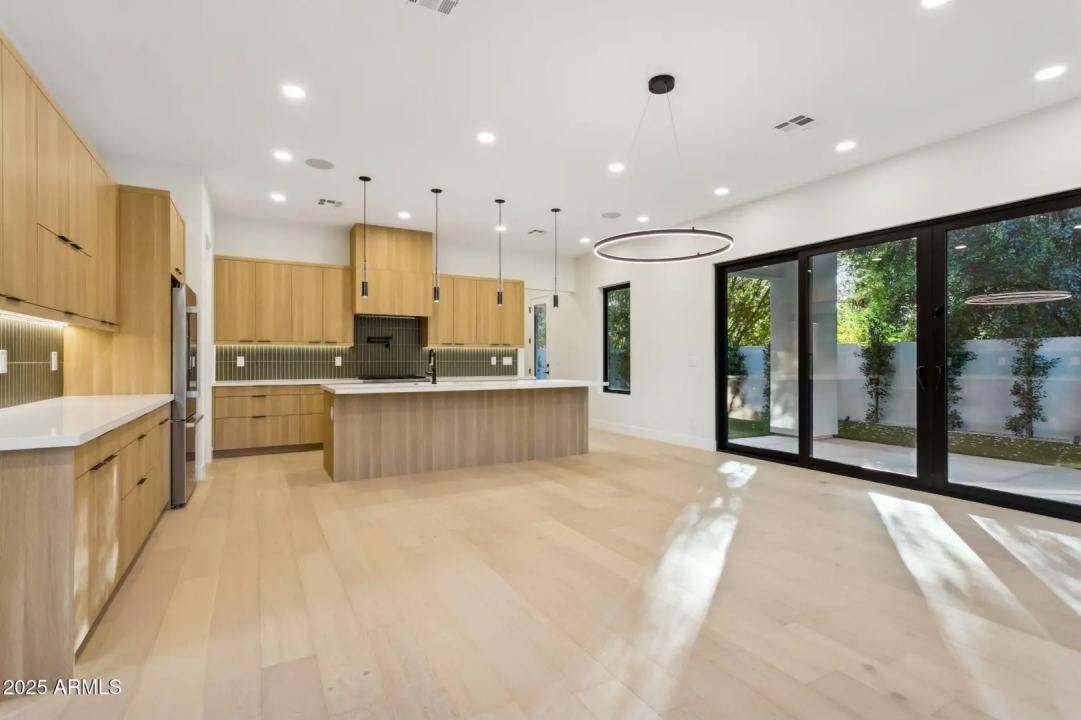 Real Estate Picture 8