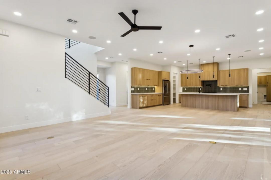 Real Estate Picture 13