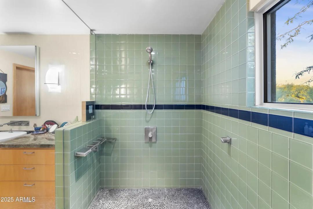 Real Estate Picture 42