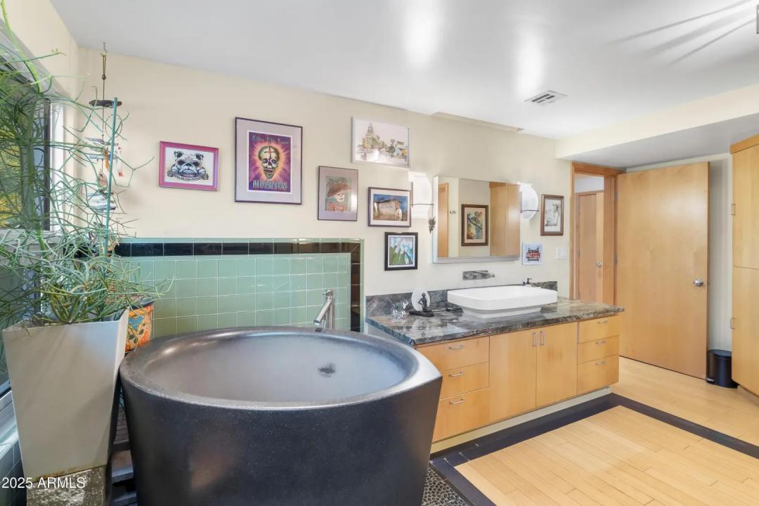 Real Estate Picture 40