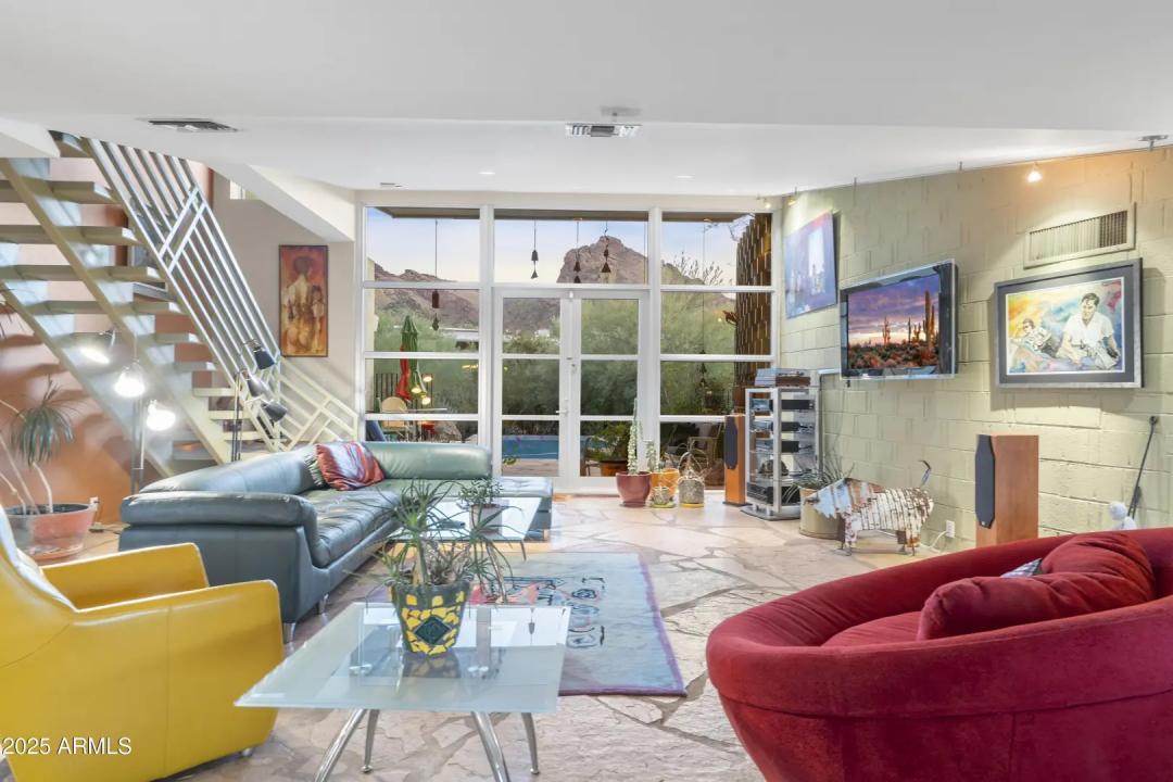 Real Estate Picture 18