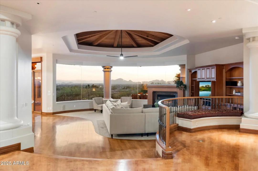 Real Estate Picture 7