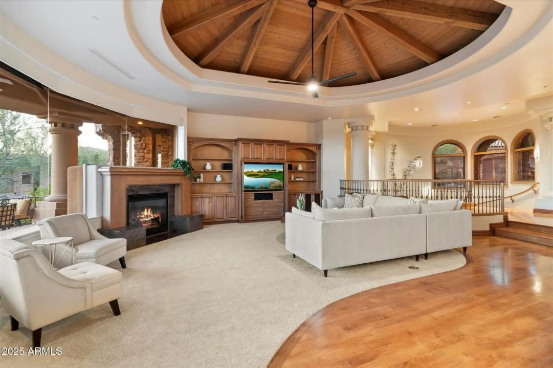 Real Estate Picture 12