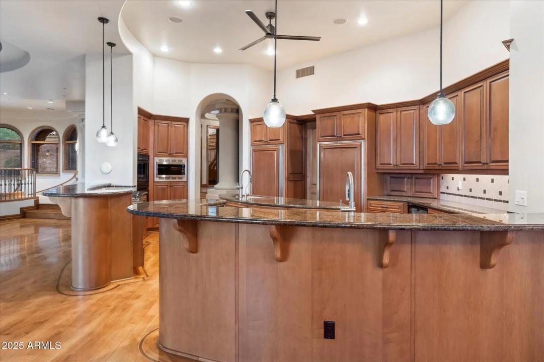 Real Estate Picture 16