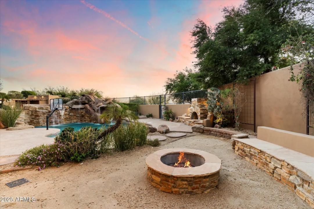 Real Estate Picture 50