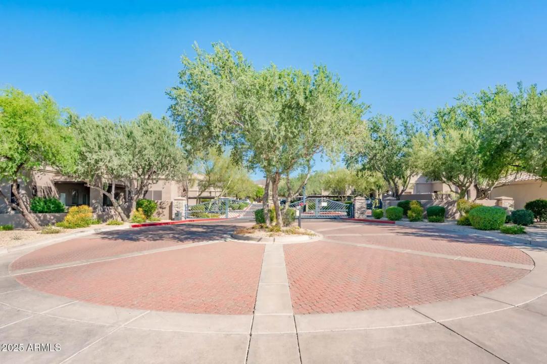 Real Estate Picture 10