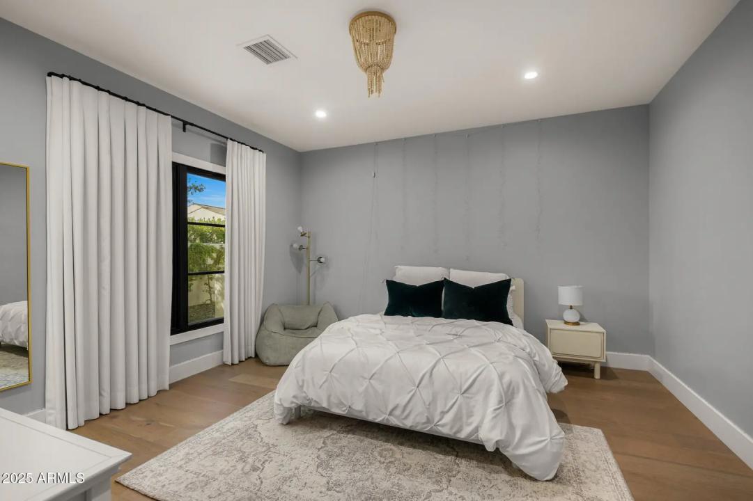 Real Estate Picture 15