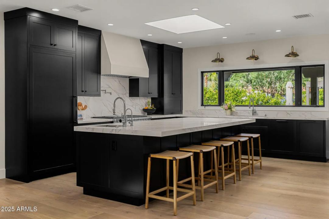 Real Estate Picture 5