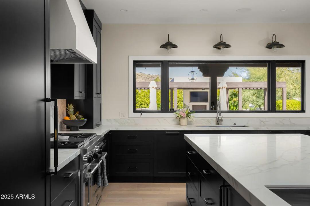 Real Estate Picture 4