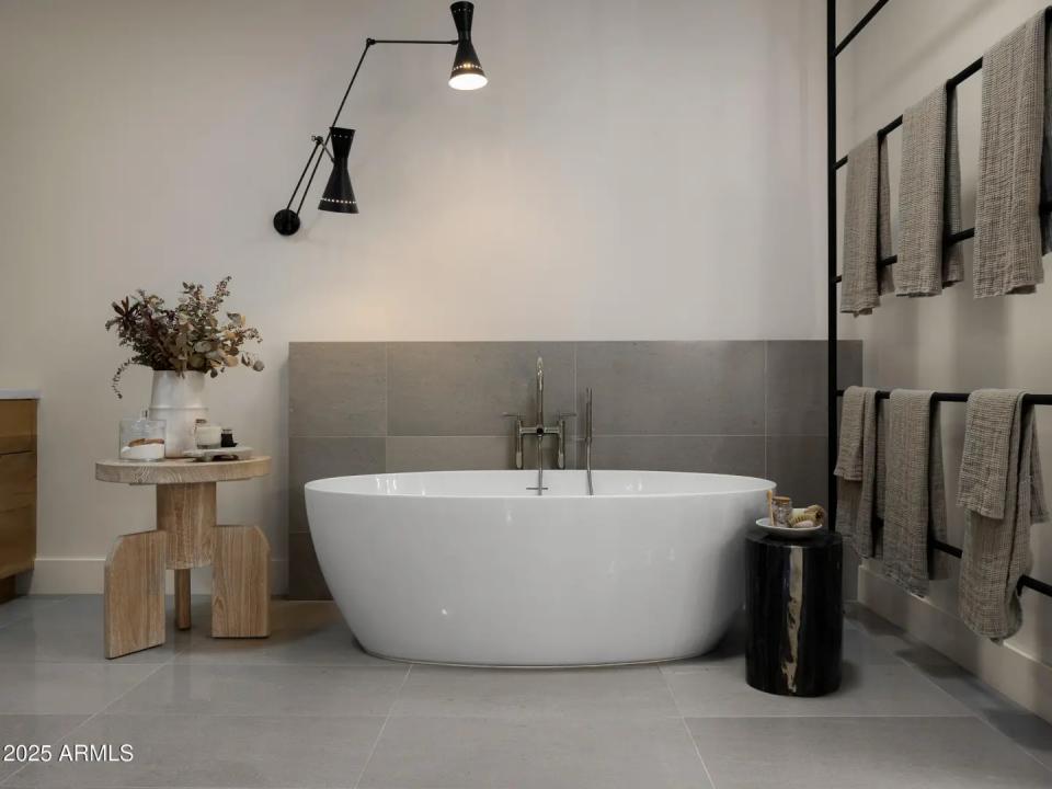 Real Estate Picture 12