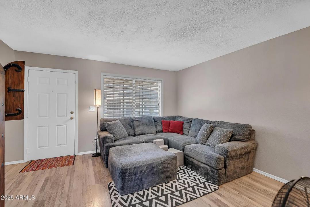 Real Estate Picture 4