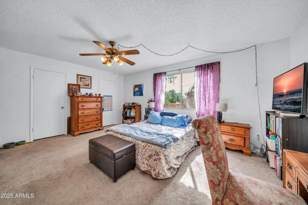 Real Estate Picture 14