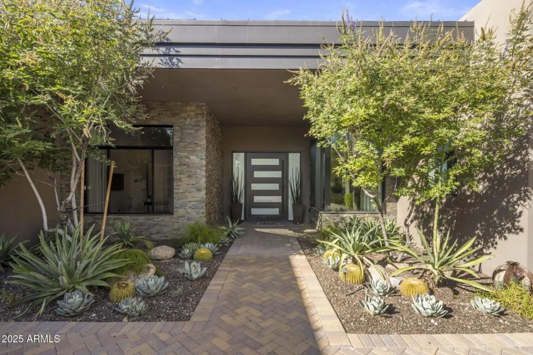 10284 E RUNNING DEER Trail Scottsdale AZ 85262