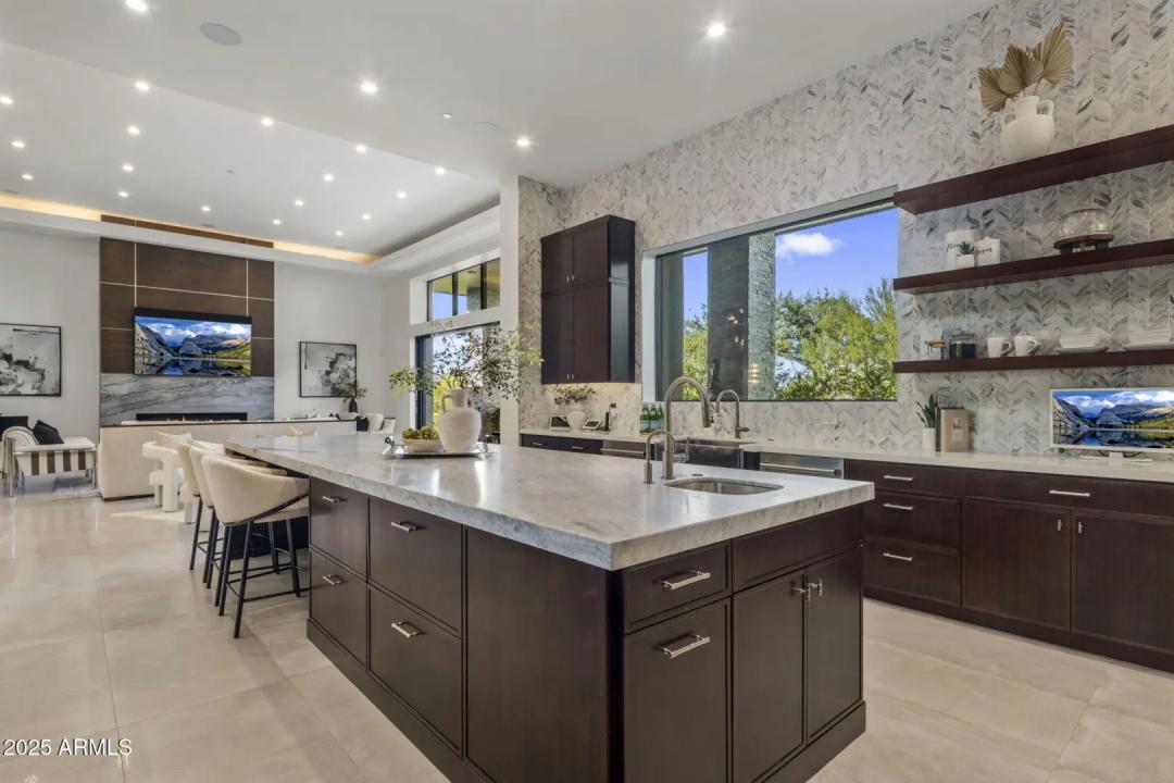 Real Estate Picture 16