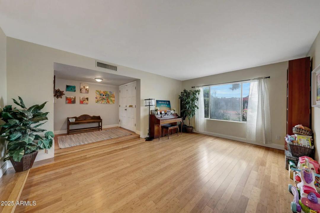 Real Estate Picture 7